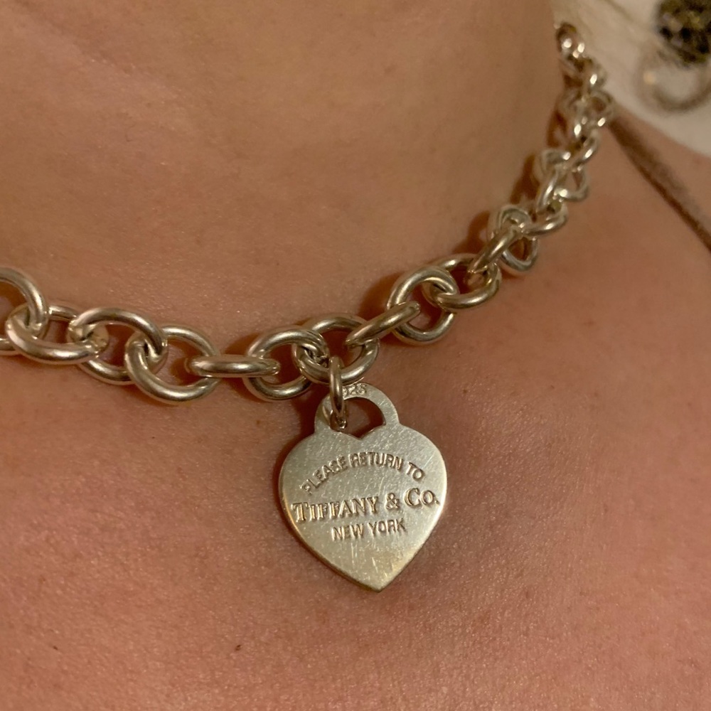 Return to Tiffany heart tag necklace - Picture 3 of 5